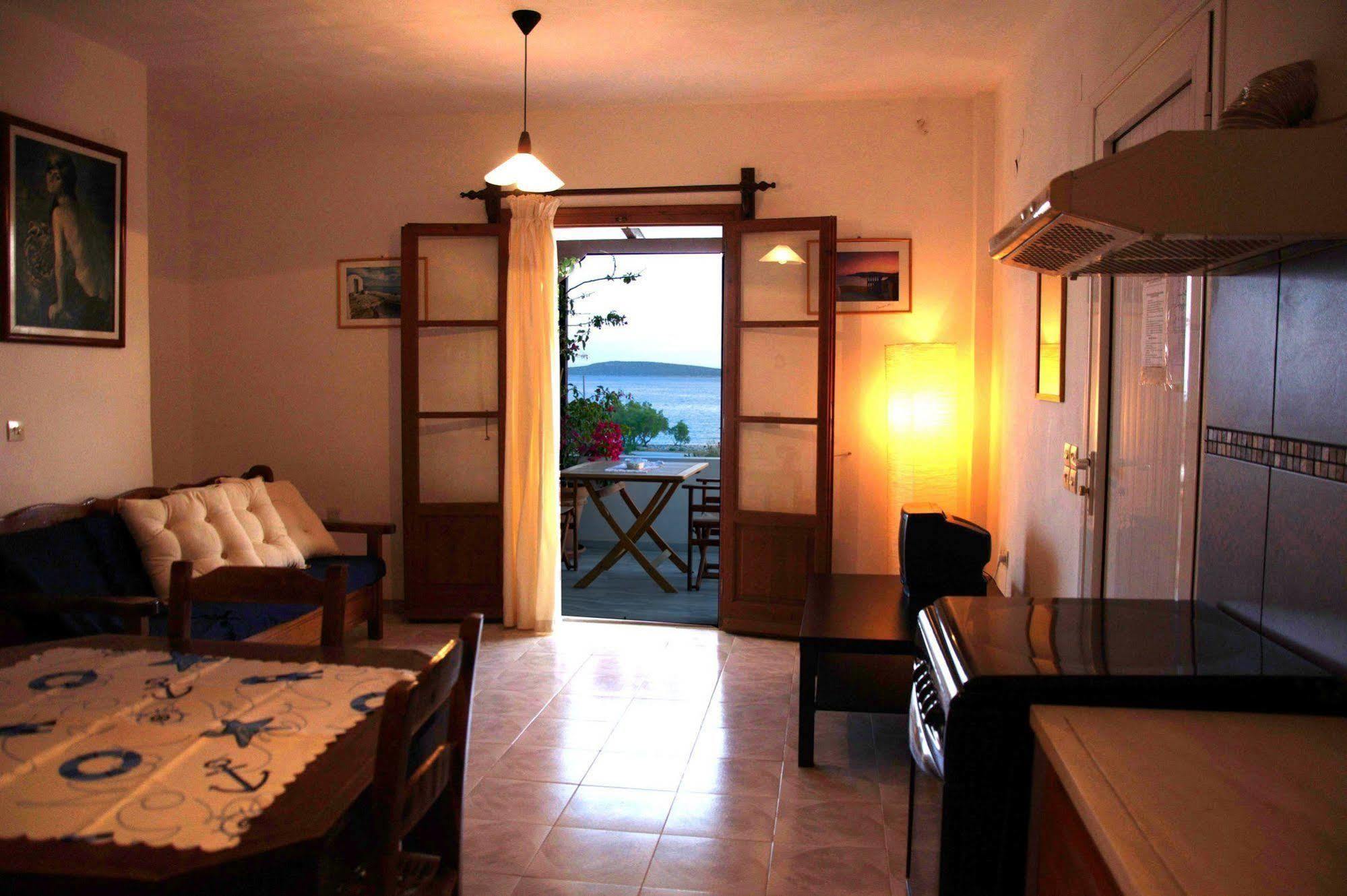Michalis Apartments Near The Beaches With Sea View Páros Exterior foto